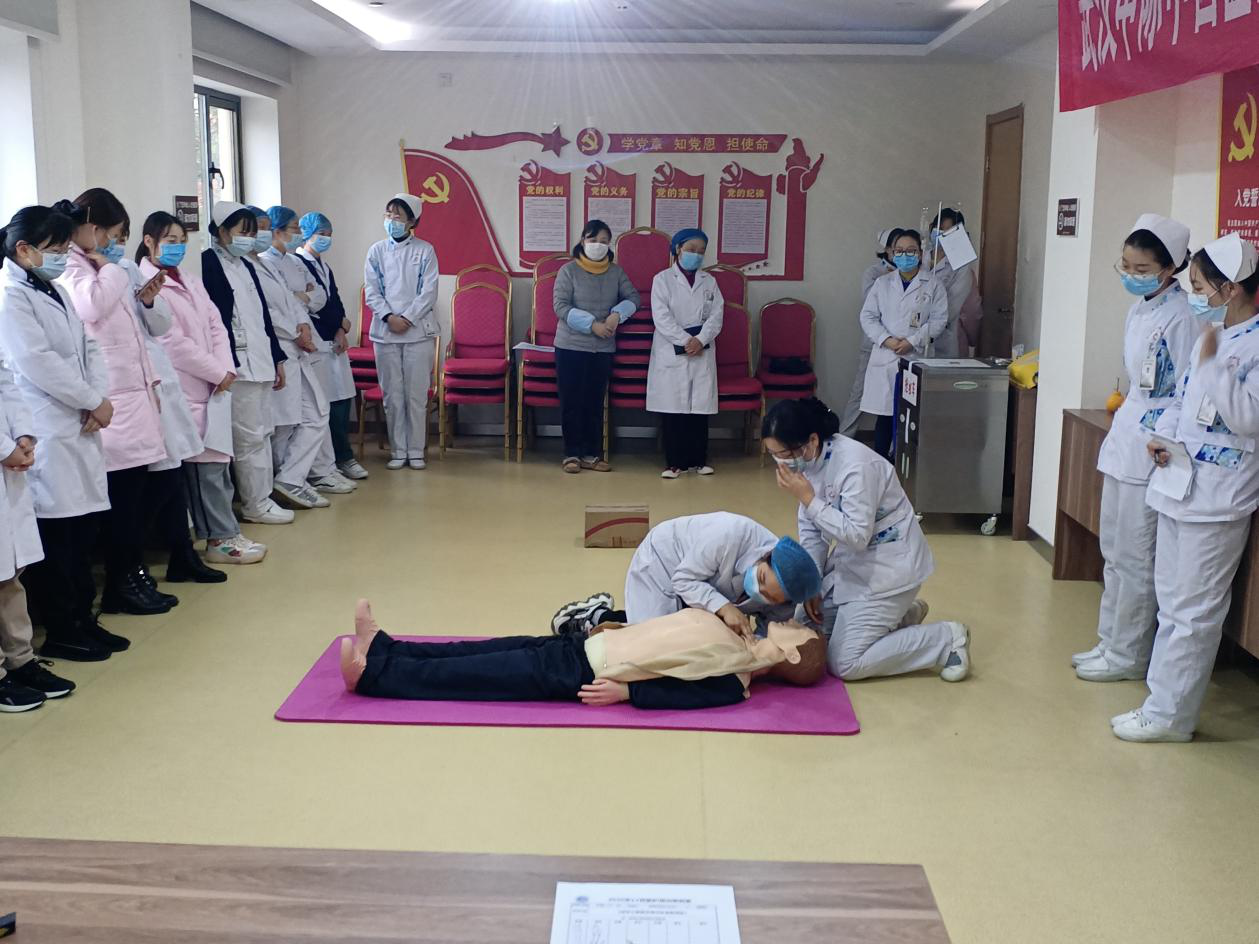 心肺复苏 “救”在眼前 ——我院举行急救演练和徒手心肺复苏操作培训