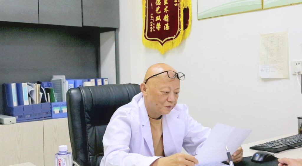 我院特邀华中科技大学附属协和医院神经内科邓学军教授来院，携手专家团队开展MDT多学科联合会诊