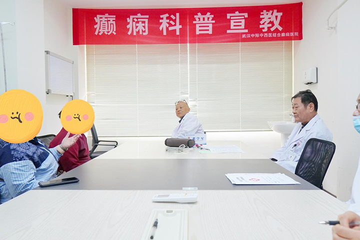 陕西省中医医院原脑病康复科邓学军教授莅临武汉中际医院亲诊，直面脑病困扰，量身定制康复方案!
