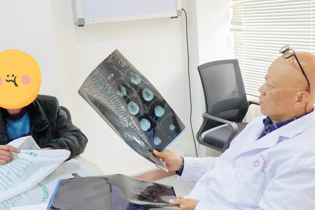 华中科技大学附属协和医院邓学军教授莅临武汉中际医院亲诊，直面脑病困扰，量身定制康复方案!