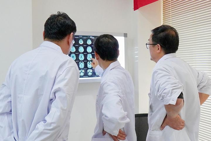 【会诊纪实】辨证施治!首都医科大学附属北京朝阳医院王海祥主任莅临武汉中际医院亲诊，癫痫患者迎曙光