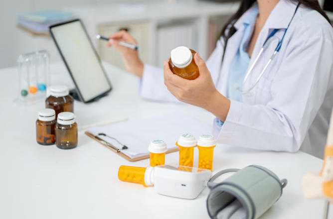 中老年长期慢病乱用药，刺激脑神经，增加癫痫发病概率