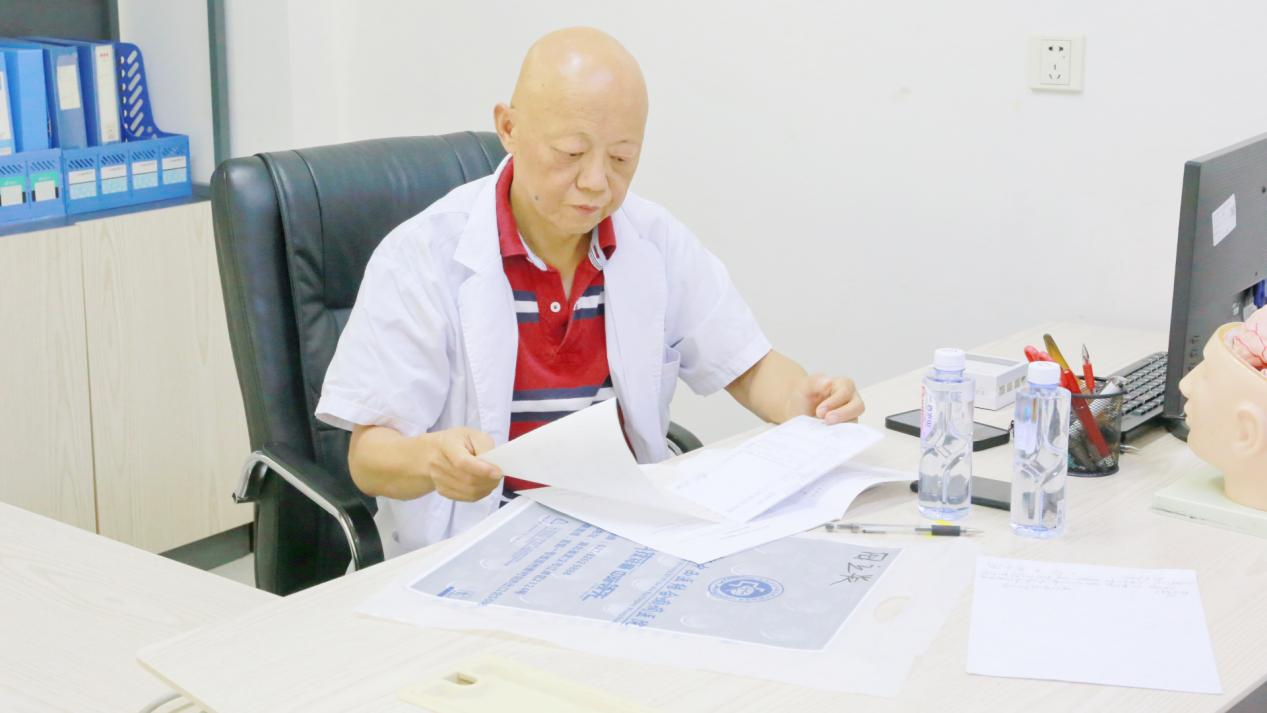 专家面对面，健康有保障 | 华中科大附属协和医院邓学军教授亲诊武汉中际医院!为患者点亮“无痫”未来